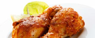 Koľko kalórií je vo varenom kura: stehno a stehno, so soľou a bez soli?
